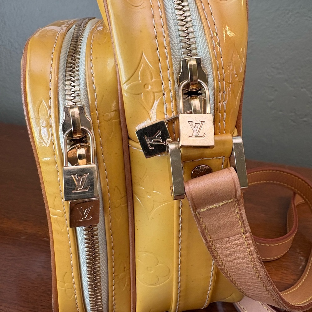 Louis Vuitton Yellow Monogram Vernis Crossbody Bag - Picture 4 of 7